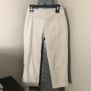 🌸 3/$20 Lulu B Capris Size 4